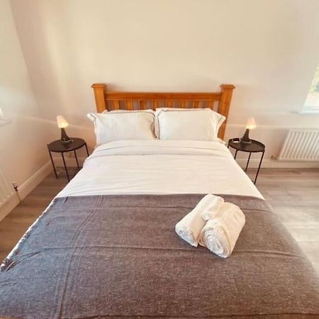 Valley Lodge 3 Bedroom Retreat In Craigantlet Hills เบลฟาสต์ ภายนอก รูปภาพ