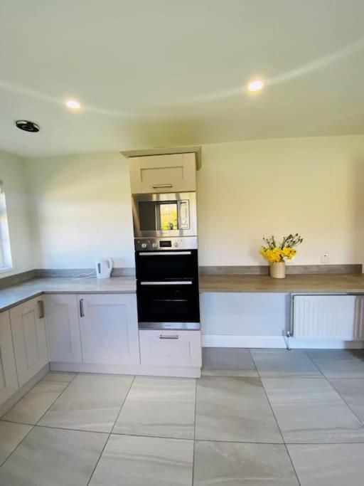 Valley Lodge 3 Bedroom Retreat In Craigantlet Hills เบลฟาสต์ ภายนอก รูปภาพ