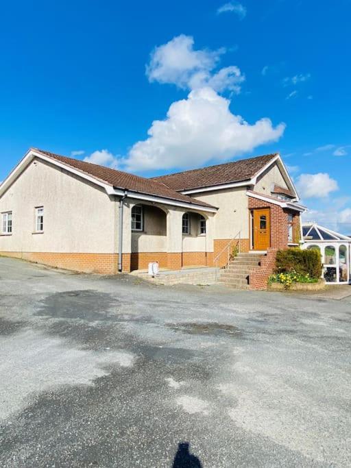 Valley Lodge 3 Bedroom Retreat In Craigantlet Hills เบลฟาสต์ ภายนอก รูปภาพ